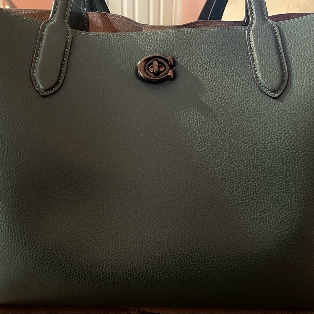 Elegant design COACH Green Leather Tote -very gently used